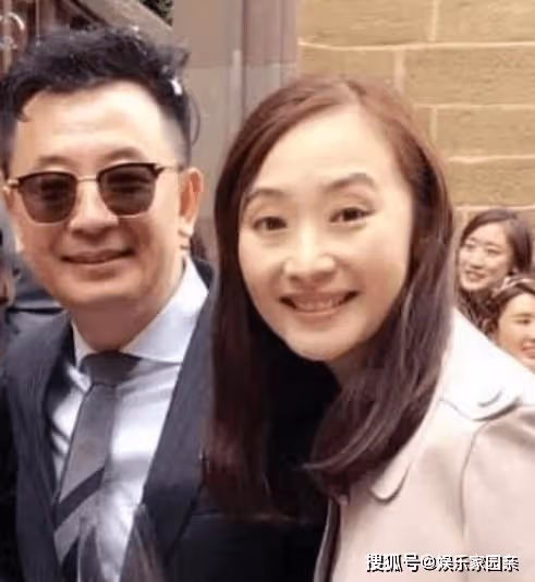 她不顧家人反對，嫁給剛出獄的黃海波並生下孩子，如今過得怎樣？