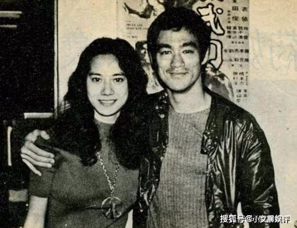 19歲出道，是李小龍御用的女主角，今66歲依舊不忘李小龍的恩情