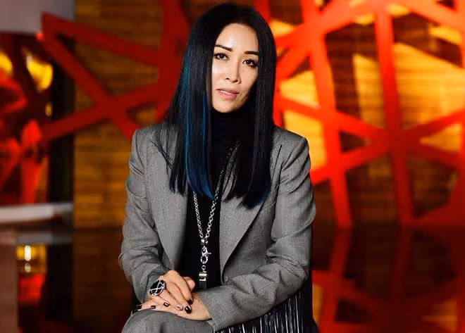 非必要不出國?那英與愛女打扮奢侈 倫敦逛金店