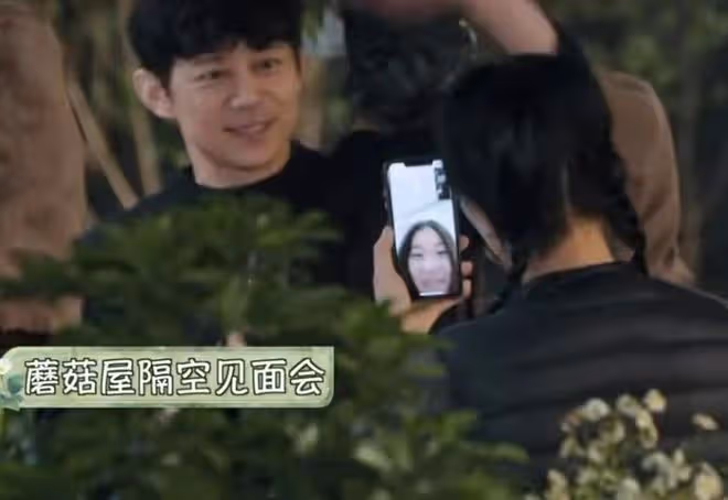 非必要不出國?那英與愛女打扮奢侈 倫敦逛金店