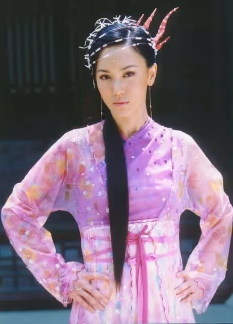 最美古裝仙子!女星當紅之際「閃婚大10歲富商」不被看好 50歲近照曝光「被當公主越寵越美」