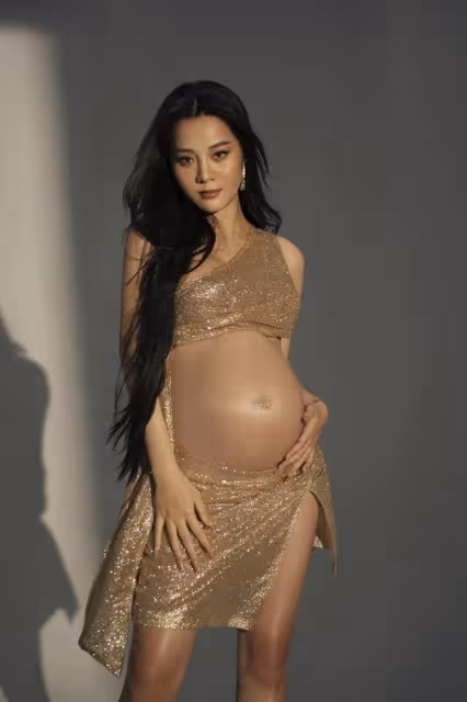 Karen Nguyen 在懷孕期間拍攝寫真集,真美呀