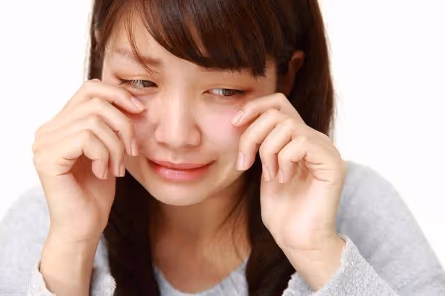 「女兒,3000伙食費沒了,送錢來」我:滾,300萬拆遷款可有給我