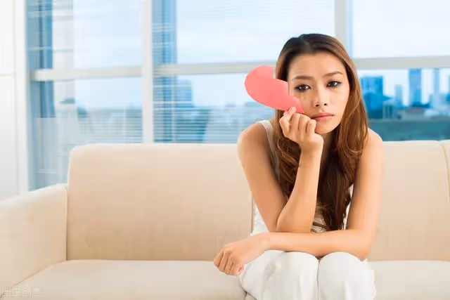 「女兒,3000伙食費沒了,送錢來」我:滾,300萬拆遷款可有給我