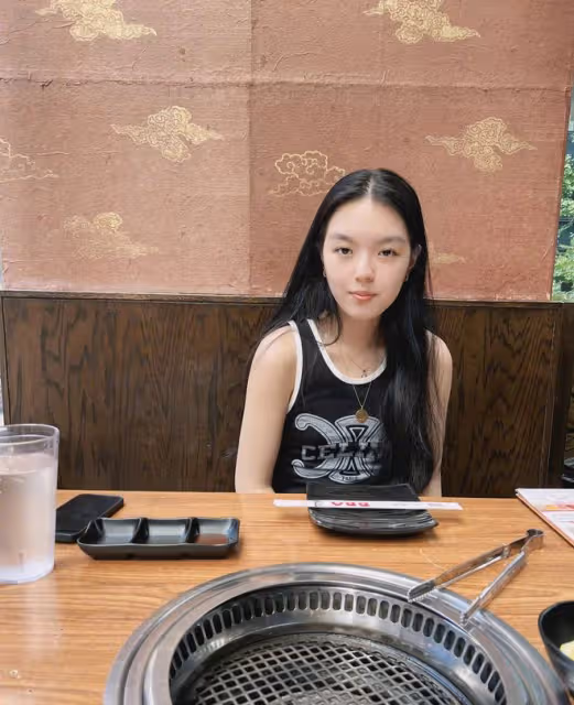 李詠女兒近照曝光!穿4400元背心素顏出鏡,五官精緻長相酷似爸爸