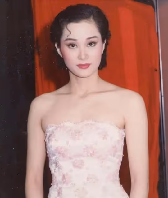 錯付嘆孽緣！一線女星「嫁錯千億老公」人生都賠上去　60歲潛心修佛「再現身溫婉氣質」網驚豔