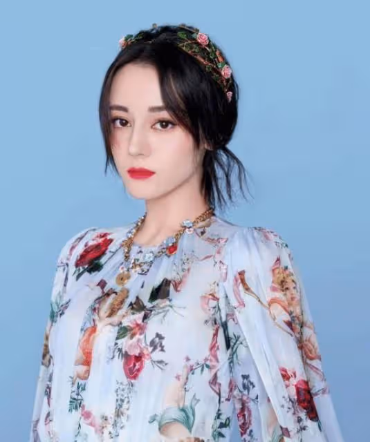 迪麗熱巴在國外拍照失去PS，無濾鏡下的生圖，顏值太過真實