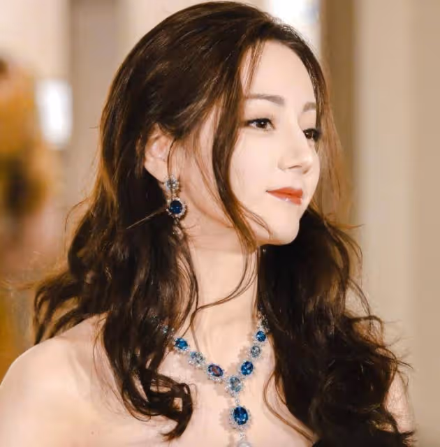 迪麗熱巴又美出新高度,公主蛻變成女王,這顏值是真實存在嗎?