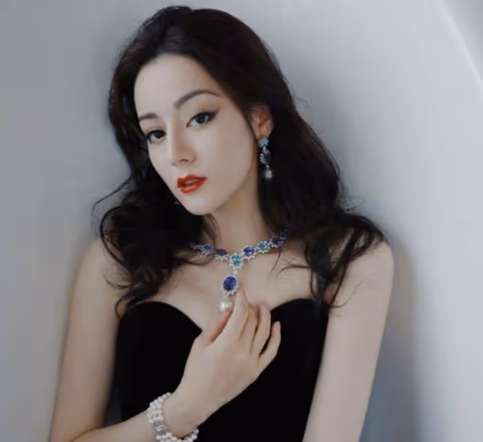 迪麗熱巴又美出新高度,公主蛻變成女王,這顏值是真實存在嗎?