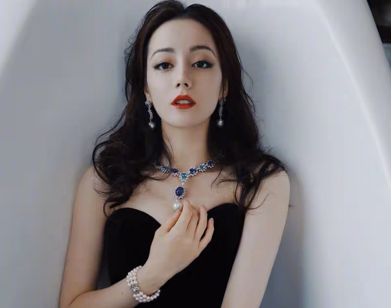 迪麗熱巴又美出新高度,公主蛻變成女王,這顏值是真實存在嗎?