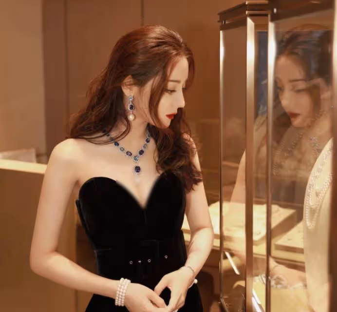 迪麗熱巴又美出新高度,公主蛻變成女王,這顏值是真實存在嗎?