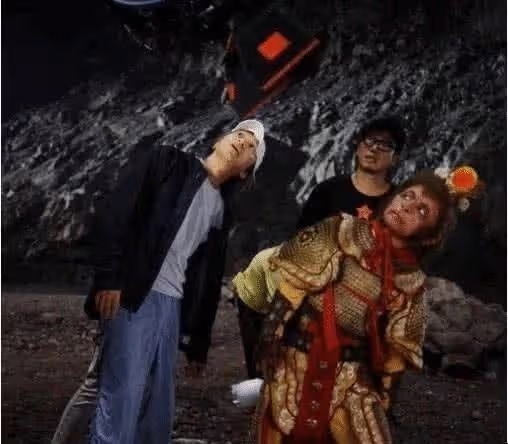 連親媽都嫌棄他丑,卻被周星馳看中一炮而紅,如今20歲顏值逆襲