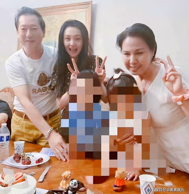 張恆的兩個孩子現身，兩個寶貝長大了，女方帶著一起慶祝生日