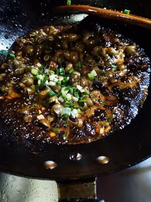 爆炒五分鐘，歡樂一小時的大排檔香辣螺絲