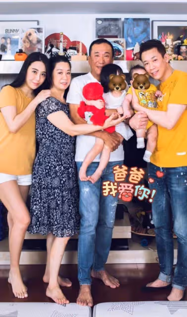 陶喆乘遊艇慶結婚8周年 53歲滿頭白髮