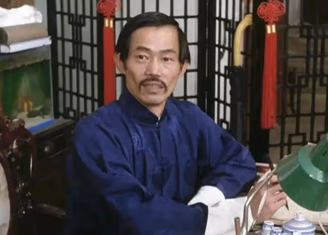 70歲元華移居溫哥華生活,鬚髮皆白變化大,與家人團聚弄孫為樂