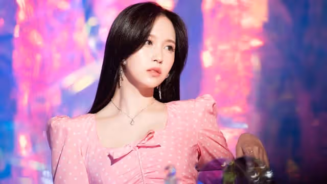 TWICE Sana撿垃圾做公益　傻眼垃圾量「沒完沒了」