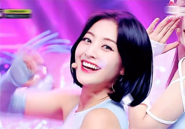 Twice志效回歸,九兔歸位,MCD打歌首舞台