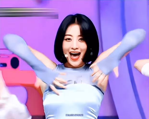Twice志效回歸,九兔歸位,MCD打歌首舞台