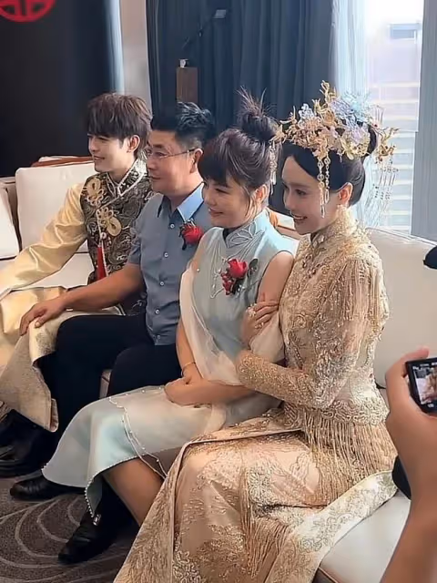 網紅情侶志揚越心結婚!婚禮現場甜蜜熱吻,新娘母女淚別令人動容