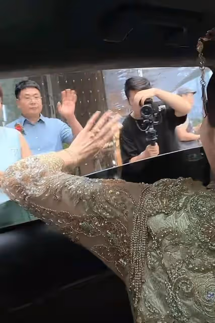 網紅情侶志揚越心結婚!婚禮現場甜蜜熱吻,新娘母女淚別令人動容