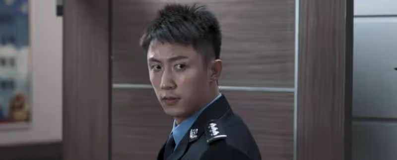 看了《罰罪》衝著黃景瑜,趙尋得到了足夠的關注,他野蠻的演技實在是太瘋狂了