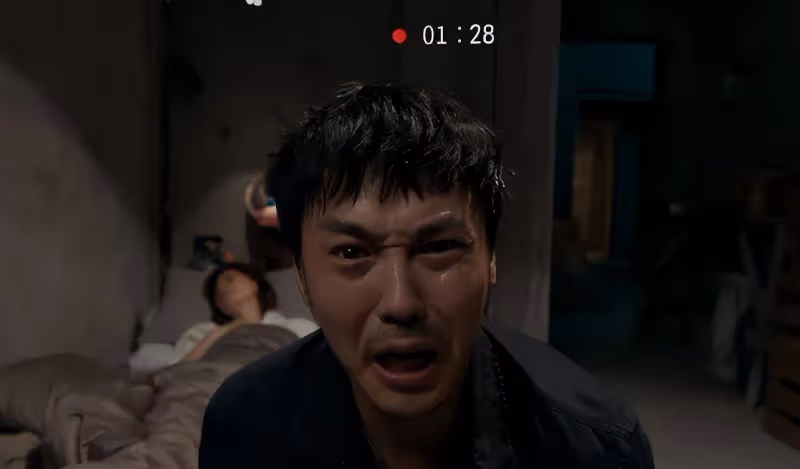 看了《罰罪》衝著黃景瑜,趙尋得到了足夠的關注,他野蠻的演技實在是太瘋狂了