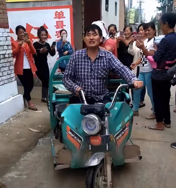 老朱的兒子又要結婚了，新娘雖然不同，但套路大同小異，他開心嗎？