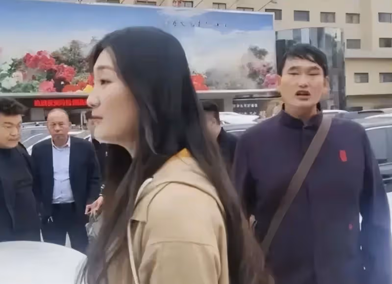 老朱的兒子又要結婚了，新娘雖然不同，但套路大同小異，他開心嗎？