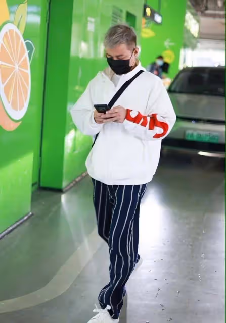 這次文章變了很多！胖到認不出來，以前的鮮肉多帥