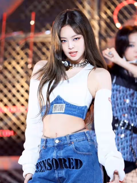 Jennie金泰亨新照再被曝光,持續撒糖,愛豆的戀愛卻難被祝福