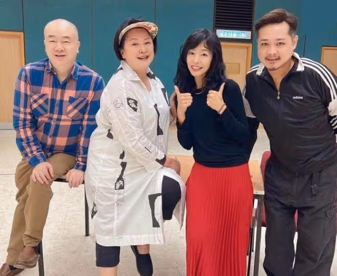 老戲骨黃淑儀移民加拿大,住獨棟別墅生活愜意,久違回國演舞台劇