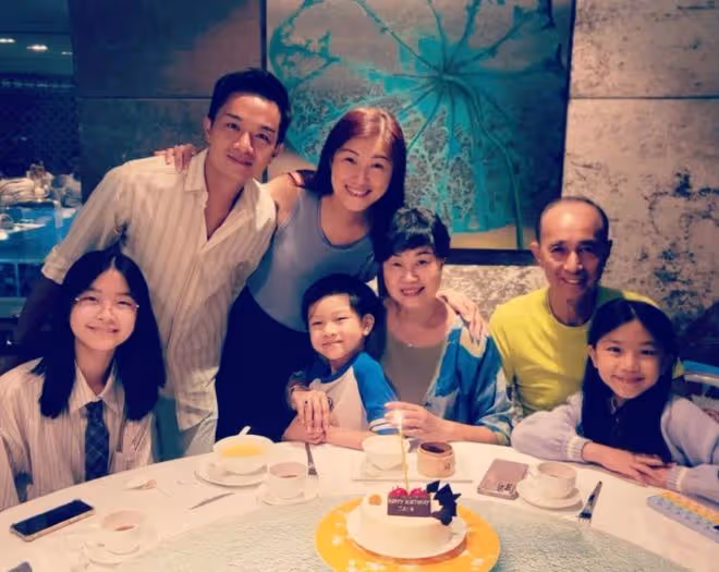 胡諾言罕曬3名子女近照,全部都是高顏值,12歲長女太像媽媽陳琪
