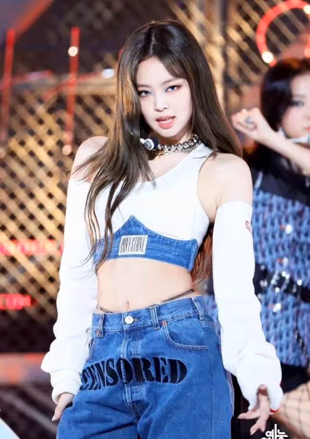 石錘?多張Jennie金泰亨再曝光,越看越真