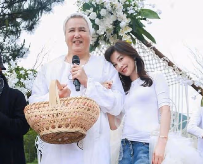 52歲張庭近照曝光,素顏露面去新加坡,網友稱其撞臉陳坤