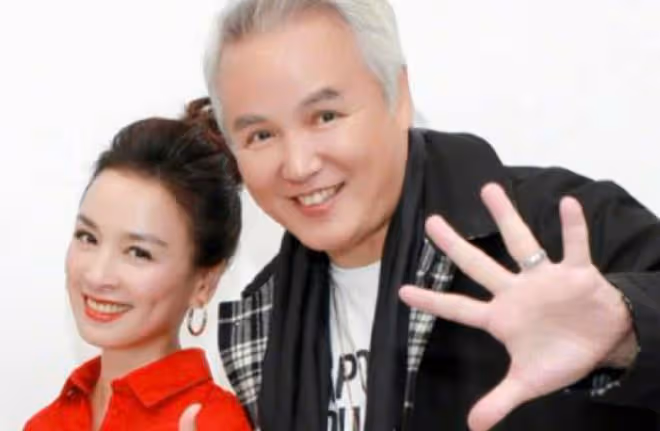 52歲張庭近照曝光,素顏露面去新加坡,網友稱其撞臉陳坤