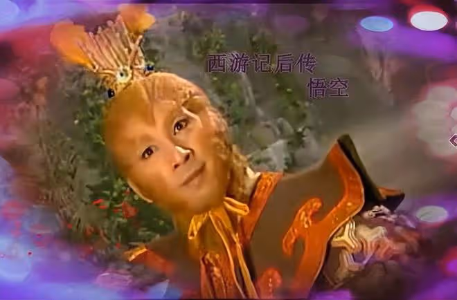 知名港星回村喂豬!穿著光鮮喂豬吃芋頭葉,豬食冒熱氣險將豬燙傷