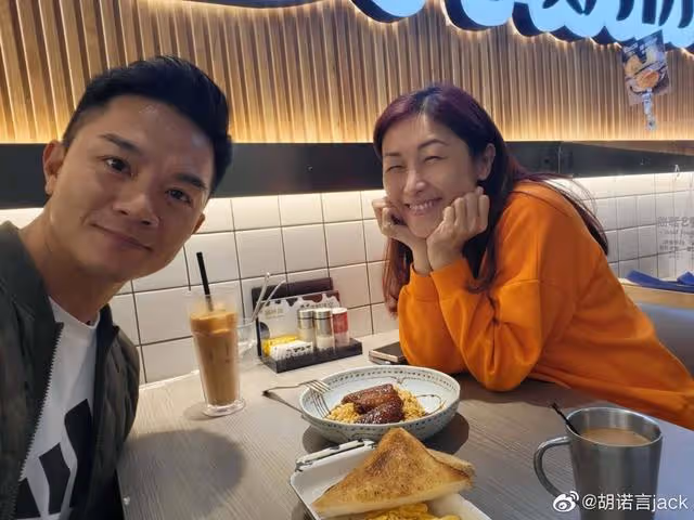 TVB知名綠葉曬子女開學照!12歲大女兒五官立體,被指撞臉韓星