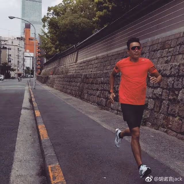 TVB知名綠葉曬子女開學照!12歲大女兒五官立體,被指撞臉韓星