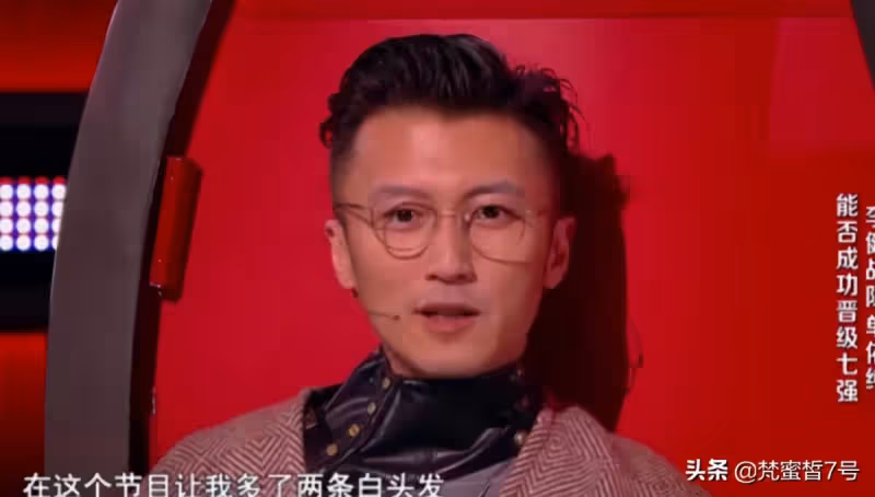 已經分手?42歲謝霆鋒踩涼拖「獨自蹲街頭吃面」打扮隨性「不見王菲身影」被曝:久沒互動了