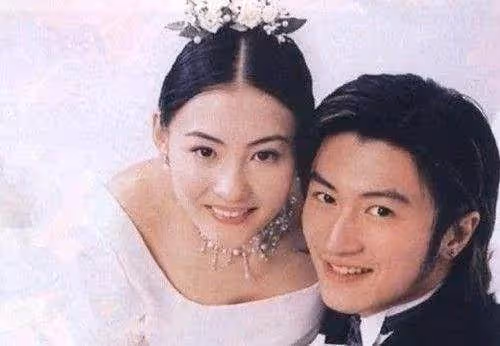 放棄貌美前妻張柏芝,癡戀「比他大12歲」的王菲,謝霆鋒「說出原因」後,網直呼:我不信