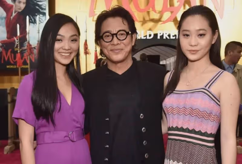 爸爸同樣是李連杰!前妻黃秋燕女兒「與現任利智女兒」現狀:有無「父愛的差距」一目了然