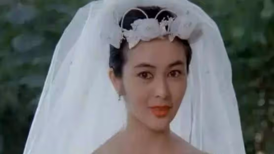 2婚2離,她是無數人心中的女神,經歷2次婚姻無兒無女,58歲住1.5億豪宅在家健身與狗為伴:退休生活很瀟灑
