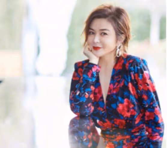 2婚2離,她是無數人心中的女神,經歷2次婚姻無兒無女,58歲住1.5億豪宅在家健身與狗為伴:退休生活很瀟灑