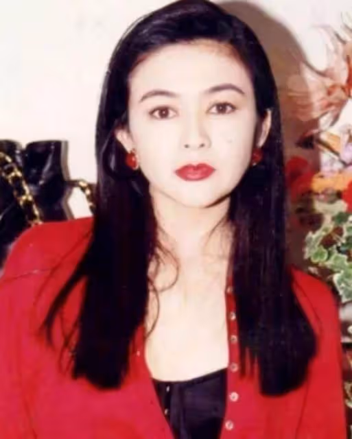 2婚2離,她是無數人心中的女神,經歷2次婚姻無兒無女,58歲住1.5億豪宅在家健身與狗為伴:退休生活很瀟灑