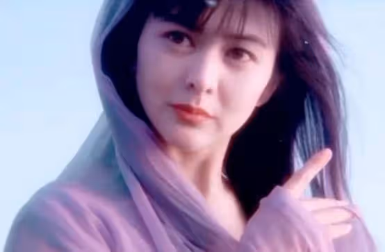 2婚2離,她是無數人心中的女神,經歷2次婚姻無兒無女,58歲住1.5億豪宅在家健身與狗為伴:退休生活很瀟灑