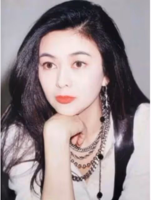 2婚2離,她是無數人心中的女神,經歷2次婚姻無兒無女,58歲住1.5億豪宅在家健身與狗為伴:退休生活很瀟灑