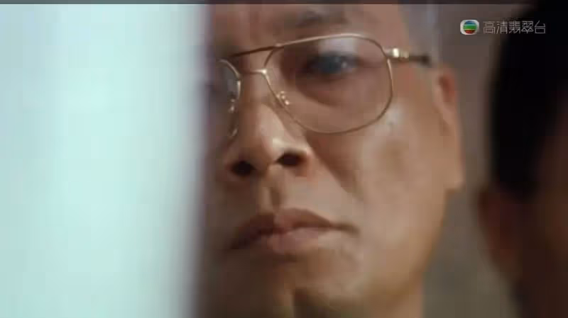 1996年《大話西遊》票房慘敗後,周星馳自立門戶拍出了《食神》,拍攝時愁得一夜白頭