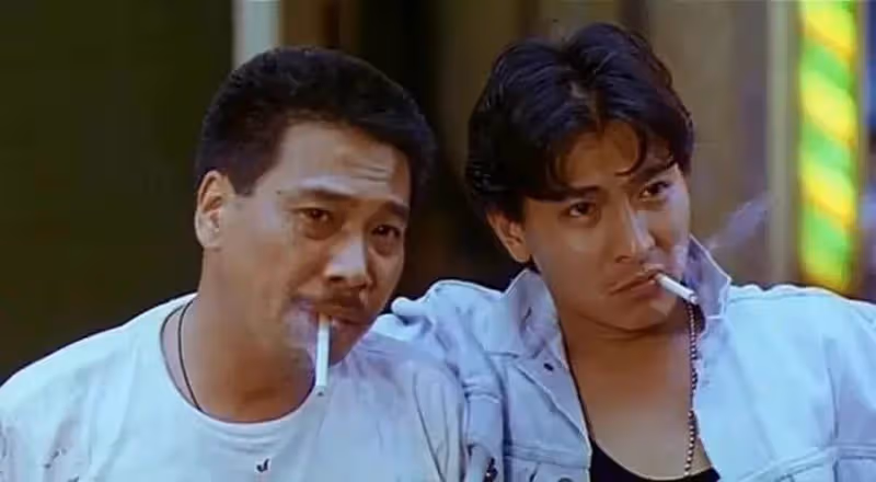 1996年《大話西遊》票房慘敗後,周星馳自立門戶拍出了《食神》,拍攝時愁得一夜白頭