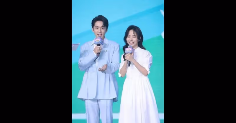 30歲譚松韻不裝少女也很美，一襲白色襯衫裙清新養眼，簡單美超贊_長度_款式_身材